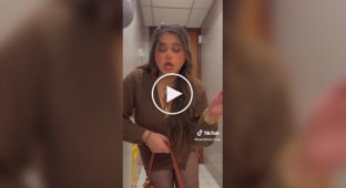 Женщину уволили через час после выхода на работу из-за неприемлемой одежды