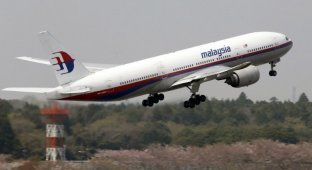 Австралийский инженер нашел на Google Earth исчезнувший Boeing 777 авиакомпании Malaysia Airlines (4 фото)