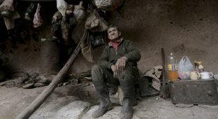 Педро Лука — 79-летний пещерный человек 21-го века из Аргентины (4 фото)