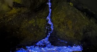 Незвичайний вулкан Іджен в Індонезії (7 фото)