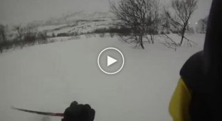 Падения лыжника в глубокую расщелину