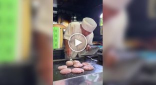 Самый дешевый и самый вкусный магазин Хот-догов в Японии, которым управляет дедушка уже 50 лет