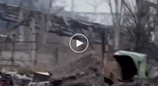 A selection of videos of rocket attacks, shelling in Ukraine. Issue 69