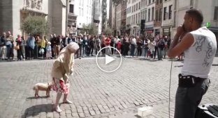 Grandmother supported the street beatboxer with her dance