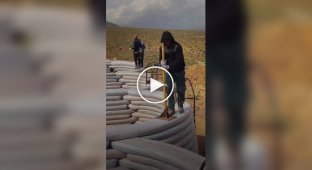 Как строят дома из утрамбованной земли по технологии SuperAdobe