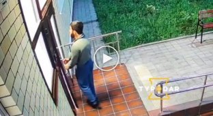 In Krasnodar, locals have fun checking entrance doors for strength