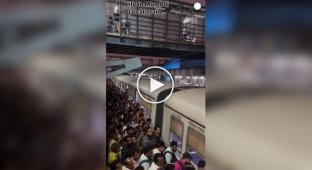 Typical boarding a train in India