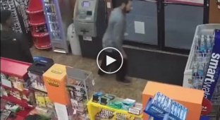 Teenagers robbed a store after the clerk fainted