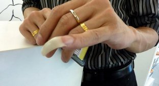 Why do men in Asia grow a nail on their little fingers and what does it mean (21 photos)