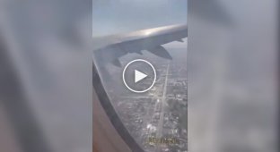 В США из двигателя самолета вырвалось пламя