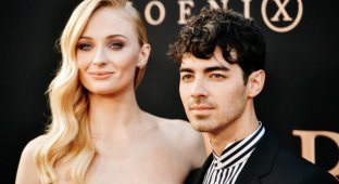 Sophie Turner learned about her divorce from the media (3 photos)