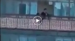 В Энергодаре, женщина выбросила 12-ти летнюю дочь с балкона