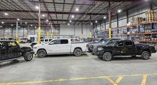 The largest consignment of stolen cars, which were being prepared to be sent to other countries, was caught in the port of Canada (2 photos)