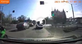 Обиделся на жест мотоциклиста