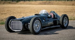 Британцы построили копию болида Формулы-1 из 1950-х с 16-цилиндровым двигателем (9 фото + 2 видео)