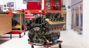 Двигатель Alfa Romeo V10 из Формулы-1 выставили на продажу (23 фото + 1 видео)