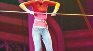 Ксения Собчак выступает в цирке (7 фото)
