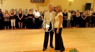 Впечатляющий танец пожилой пары
