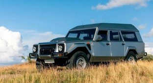 Уникальный внедорожник Lamborghini LM002 выставят на аукцион (20 фото)