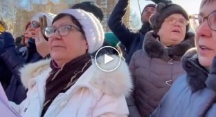 Митинг против QR-кодов в Екатеринбурге и народные песни