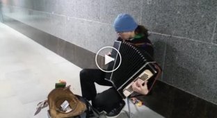 A street musician played The Prodigy's hit on the accordion