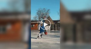 Парни сыграли в баскетбол на льду