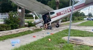 В США самолет упал на оживленную улицу (2 фото + видео)