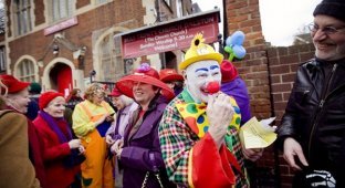 Собрание клоунов в Лондоне в честь Джозефа Гримальди (18 фото)