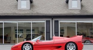 Ferrari F50 1995 года продают за 3 миллиона долларов (10 фото)