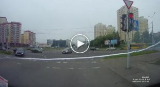 Столкновение в Минске. Honda столкнулась с Mercedes