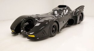 Автомобіль із фільму «Бетмен повертається» виставлено на продаж за 1,5 мільйона доларів (17 фото)