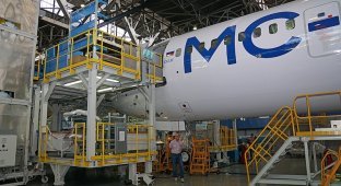 Цех сборки самолета МС-21 в Иркутске (14 фото)