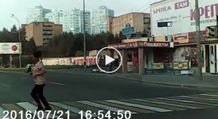 В Екатеринбурге сотрудник ДПС сбил велосипедиста