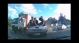 Uncontrolled truck demolished cars and got on video in Zimbabwe