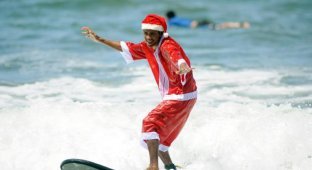 Нашествие Санта-Клаусов (33 фотографии)