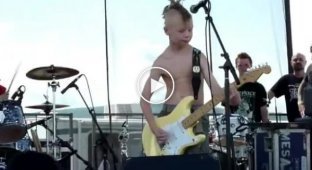 9-ти летний парень панк-гитарист