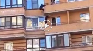 In St. Petersburg, a caring man did not let his neighbor jump off the balcony