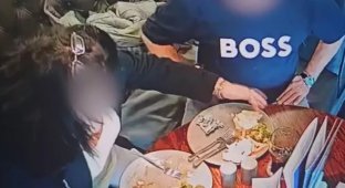 Женщина положила волос в тарелку, чтобы не оплачивать счет в ресторане (4 фото + 1 видео)