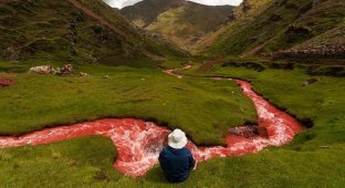 A bizarre river in Peru that becomes "bloody" every winter (9 photos + 1 video)
