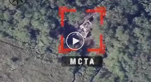 Kamikaze Drones Discover and Destroy Russian Msta Self-Propelled Artillery