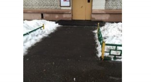 Как московские чиновники «установили» урну с помощью фотошопа (3 фото)