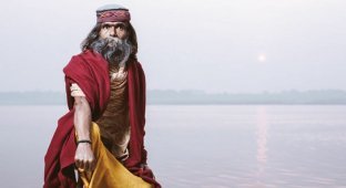 Жизнь самых почитаемых людей Индии (13 фото)