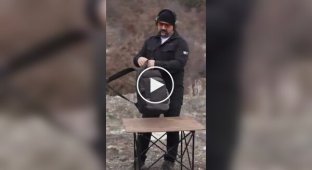 Складаний дробовик, який міститься в рюкзак