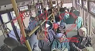 In St. Petersburg, a guy got into a fight with an elderly man because of a place in a trolleybus