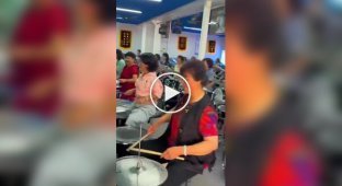 Китайские бабушки нашли отличное занятие на пенсии