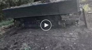 Підбитий український танк «Леопард 2А4» із динамічним захистом «Контакт-1»