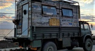 Чтобы прекратить жить на съемной квартире, парень превратил старый грузовик в дом на колесах (14 фото)