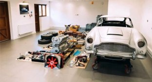 Соберите свой собственный автомобиль Бонда: Aston Martin DB5 1964 года выставлен на аукцион в виде конструктора (22 фото)