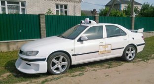 Белорус создал копию такси Peugeot 406 из фильма (5 фото)