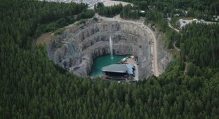 Как в Швеции старый карьер превратили в театр (5 фото)